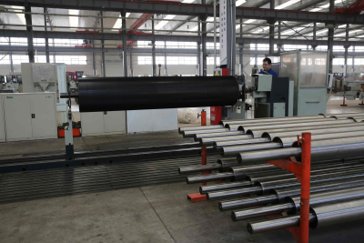 Cleaning drum with spikes for cotton processing machine