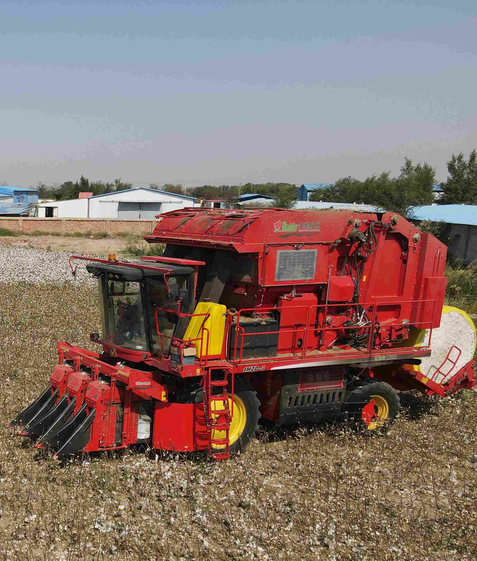 Three-row cotton picker
